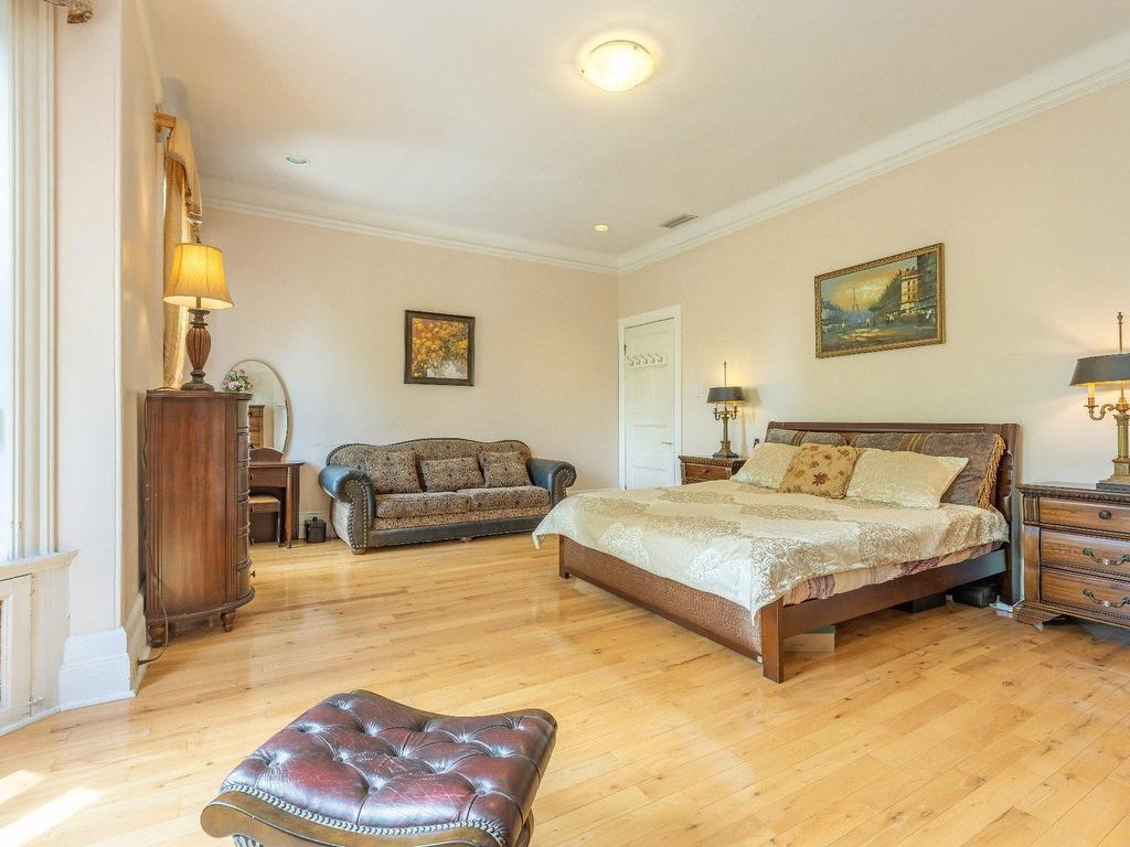 









1587


Av. du Docteur-Penfield

,
Montréal (Ville-Marie),




QC
H3G1C6

