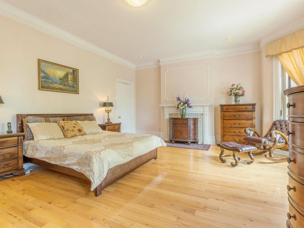 









1587


Av. du Docteur-Penfield

,
Montréal (Ville-Marie),




QC
H3G1C6

