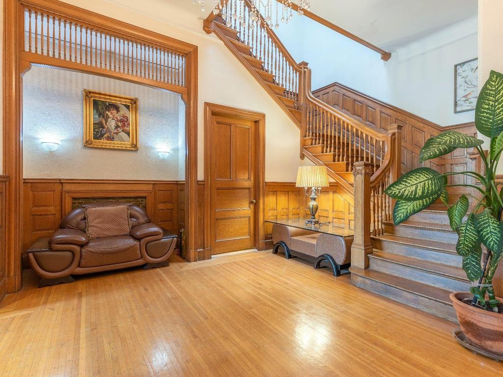 









1587


Av. du Docteur-Penfield

,
Montréal (Ville-Marie),




QC
H3G1C6


