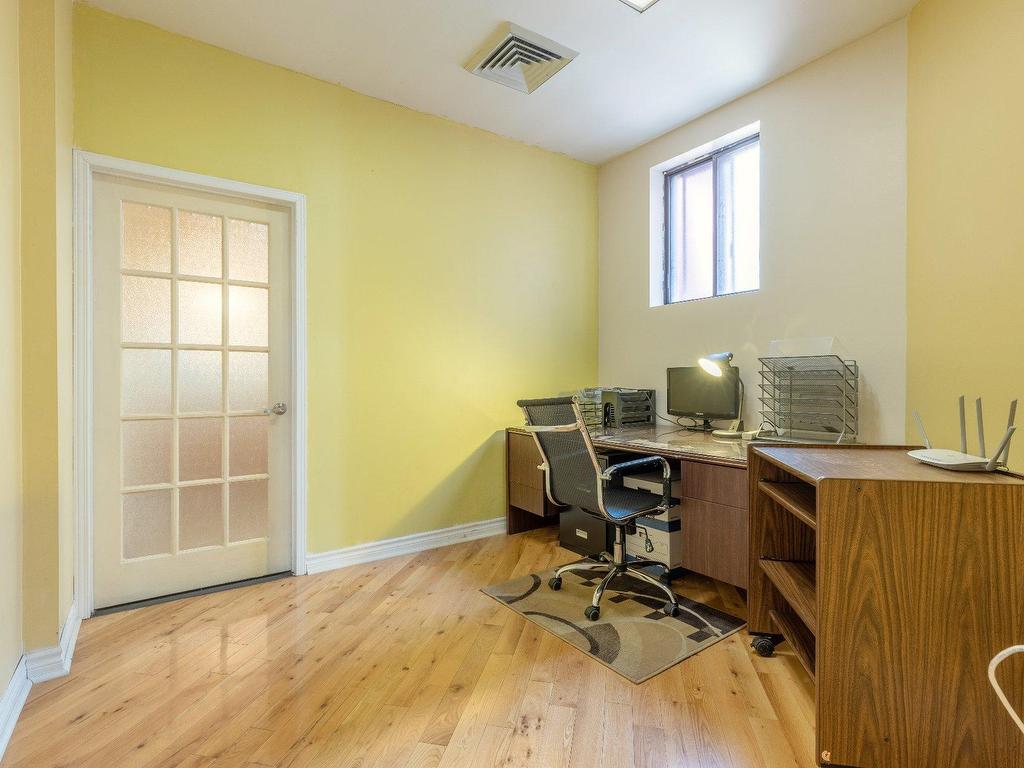 









1587


Av. du Docteur-Penfield

,
Montréal (Ville-Marie),




QC
H3G1C6


