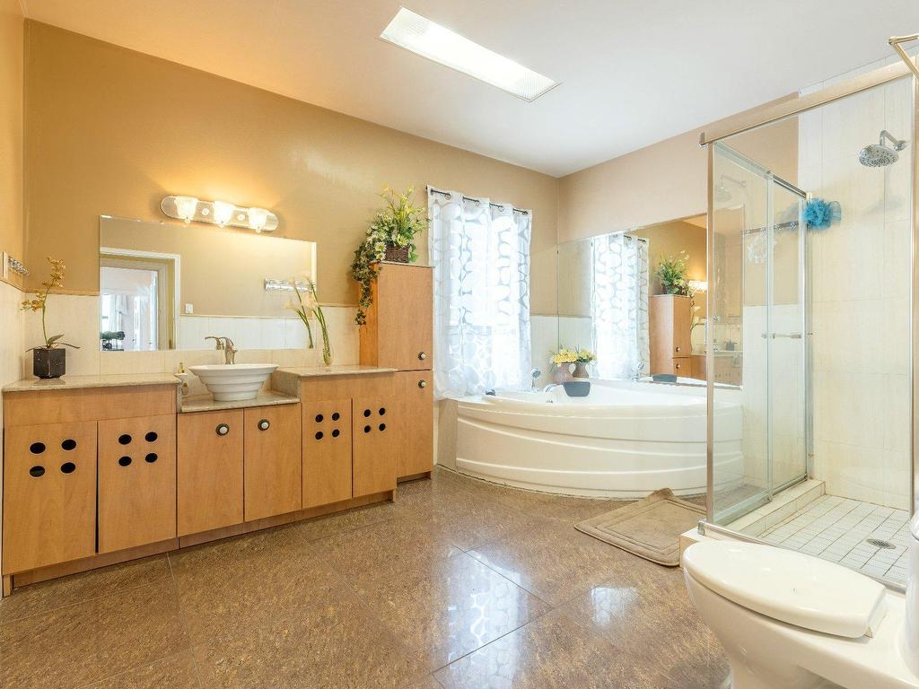 









1587


Av. du Docteur-Penfield

,
Montréal (Ville-Marie),




QC
H3G1C6

