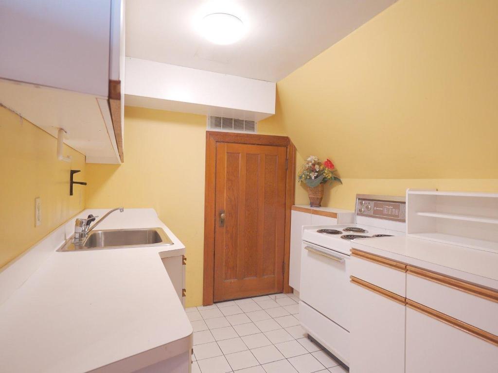 









1587


Av. du Docteur-Penfield

,
Montréal (Ville-Marie),




QC
H3G1C6

