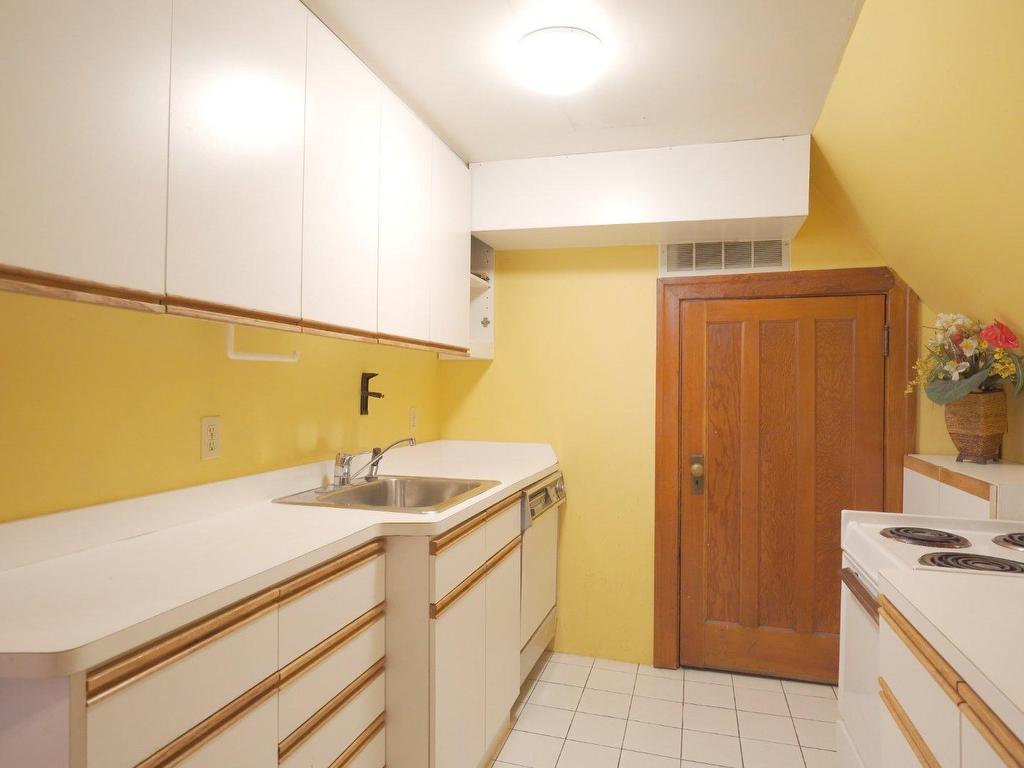 









1587


Av. du Docteur-Penfield

,
Montréal (Ville-Marie),




QC
H3G1C6

