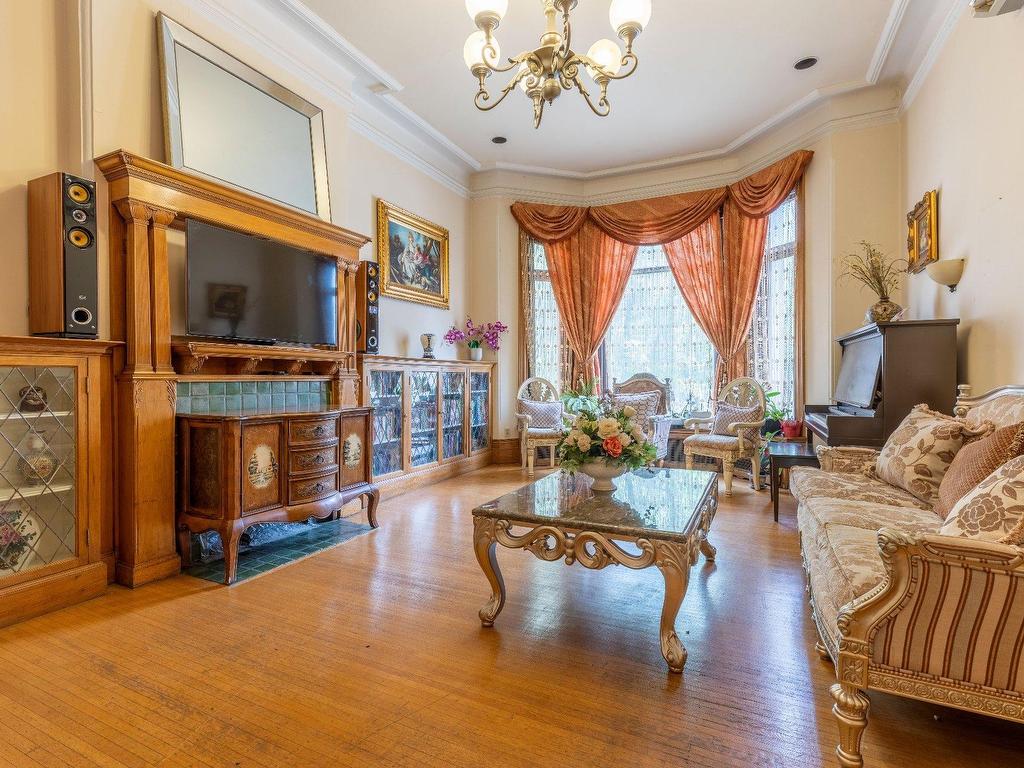 









1587


Av. du Docteur-Penfield

,
Montréal (Ville-Marie),




QC
H3G1C6

