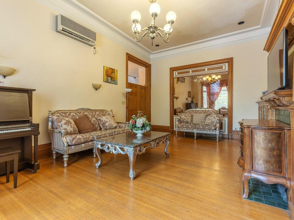 









1587


Av. du Docteur-Penfield

,
Montréal (Ville-Marie),




QC
H3G1C6

