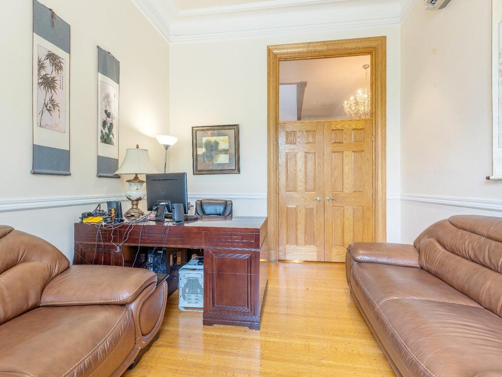 









1587


Av. du Docteur-Penfield

,
Montréal (Ville-Marie),




QC
H3G1C6

