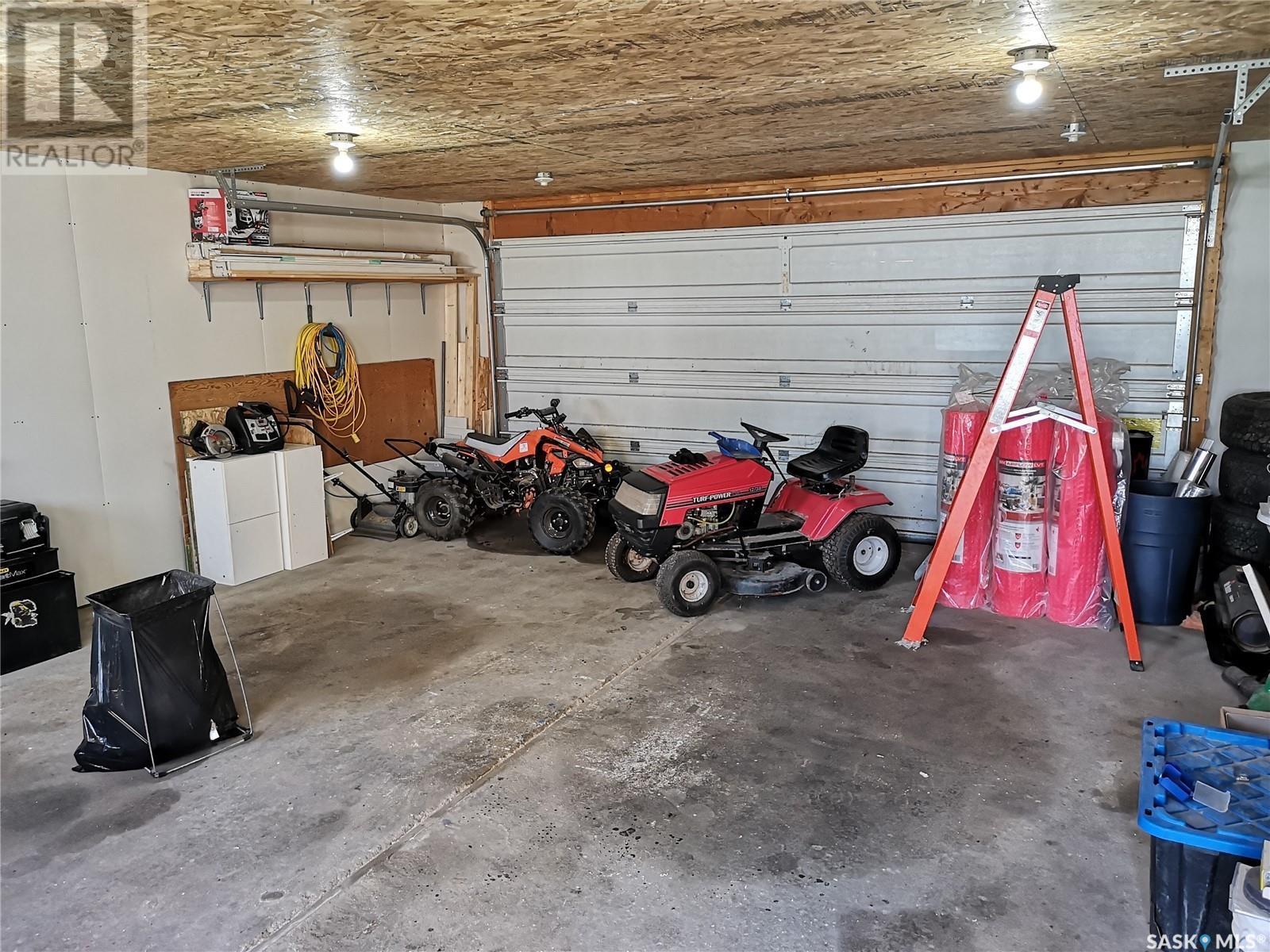 












709 2nd AVENUE W

,
Kindersley,




Saskatchewan
S0L1S0

