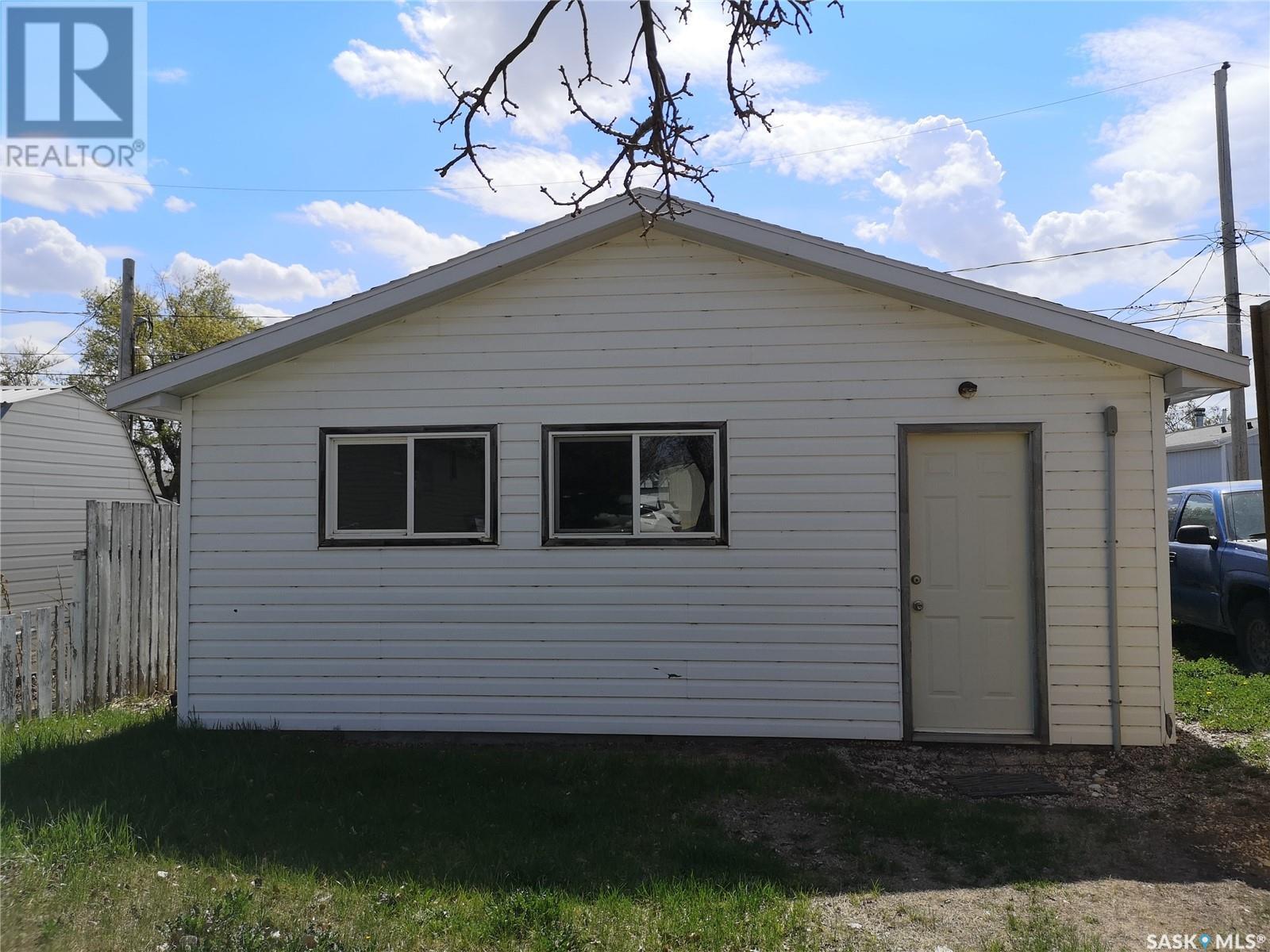 












709 2nd AVENUE W

,
Kindersley,




Saskatchewan
S0L1S0

