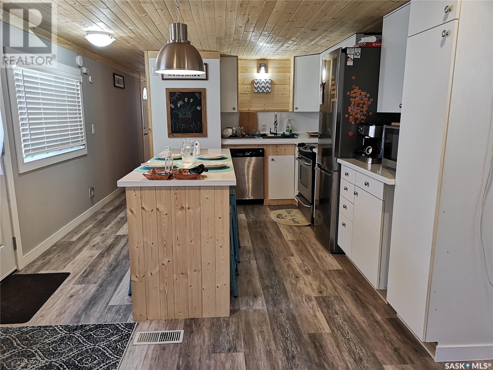 












709 2nd AVENUE W

,
Kindersley,




Saskatchewan
S0L1S0


