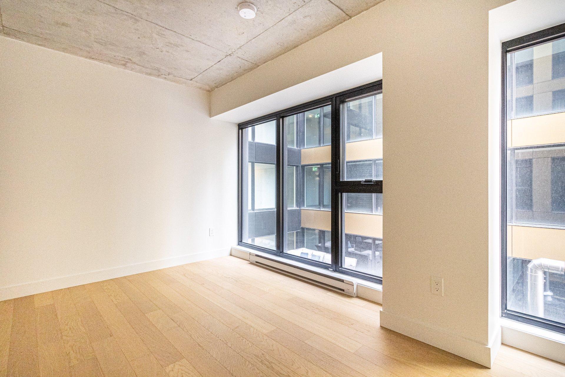 









1


Av. Viger O.

, 309,
Montréal (Ville-Marie),




QC
H2Z1E6

