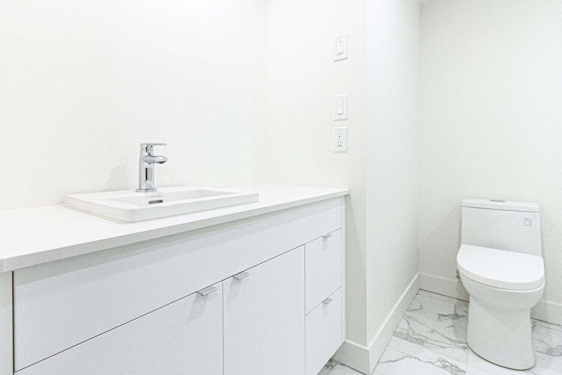 









1


Av. Viger O.

, 309,
Montréal (Ville-Marie),




QC
H2Z1E6

