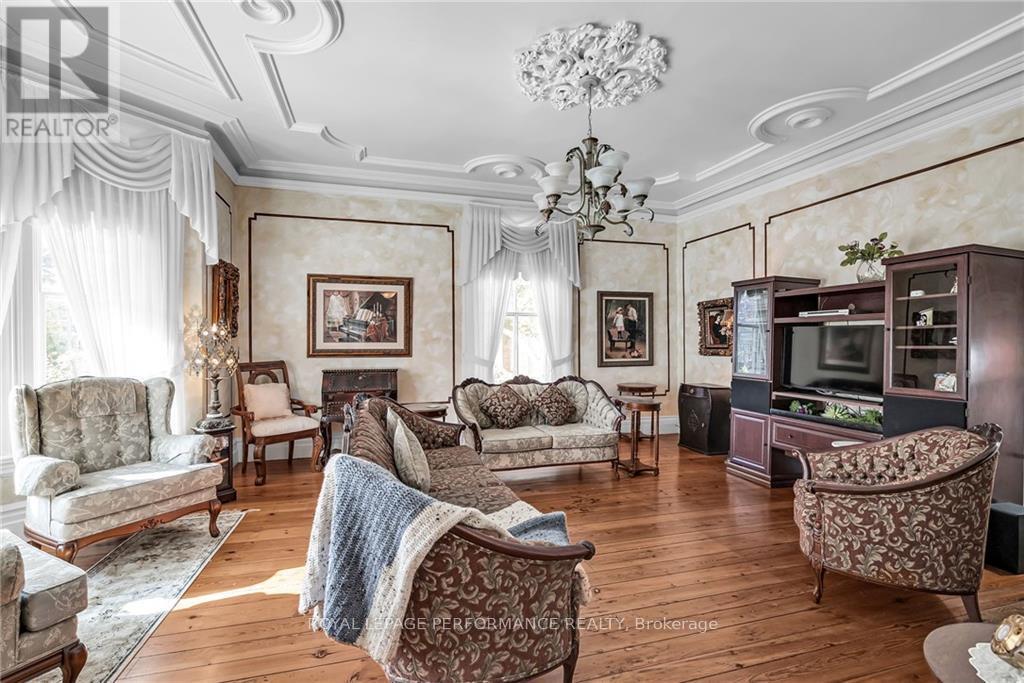 












11 OAK STREET

,
South Glengarry,




Ontario
K0C1N0

