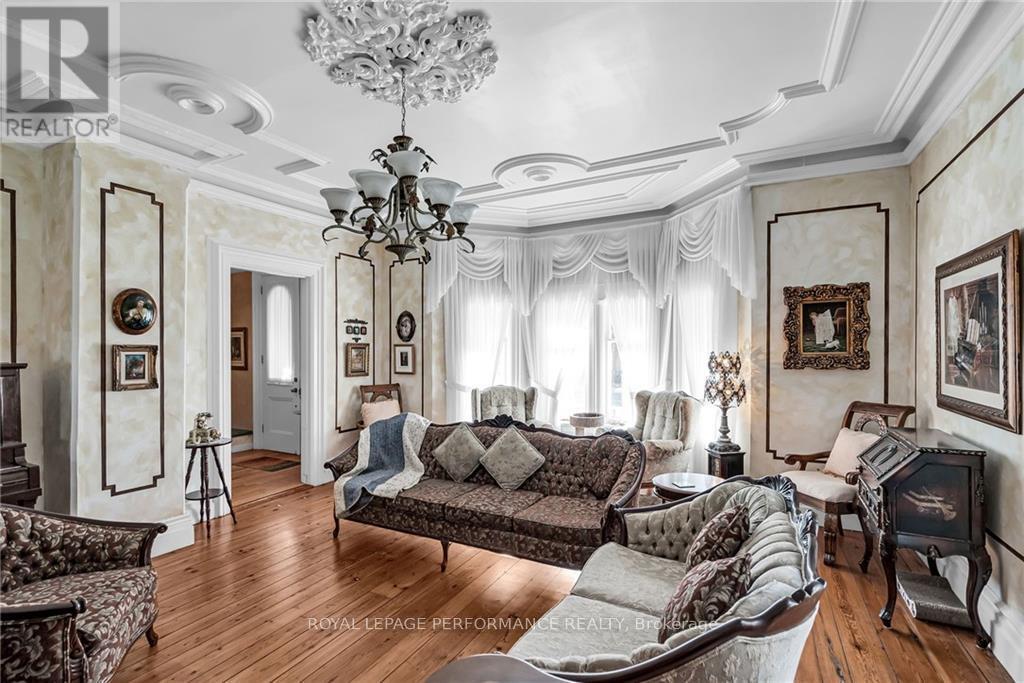 












11 OAK STREET

,
South Glengarry,




Ontario
K0C1N0

