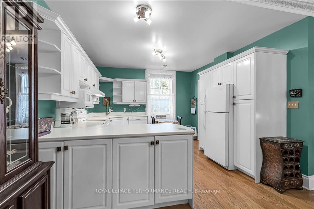 












11 OAK STREET

,
South Glengarry,




Ontario
K0C1N0

