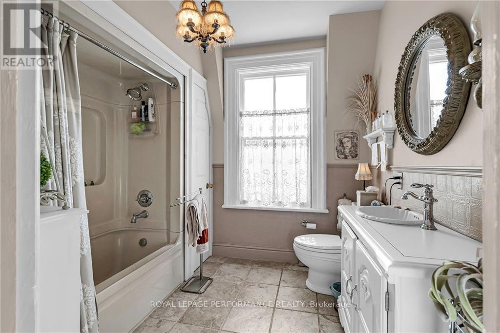 












11 OAK STREET

,
South Glengarry,




Ontario
K0C1N0

