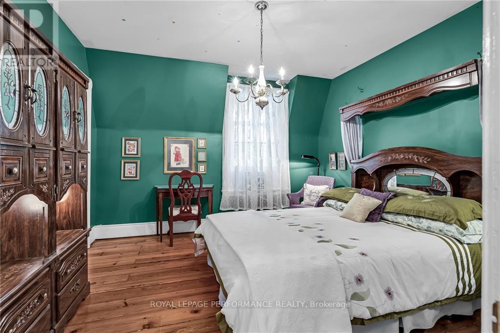 












11 OAK STREET

,
South Glengarry,




Ontario
K0C1N0

