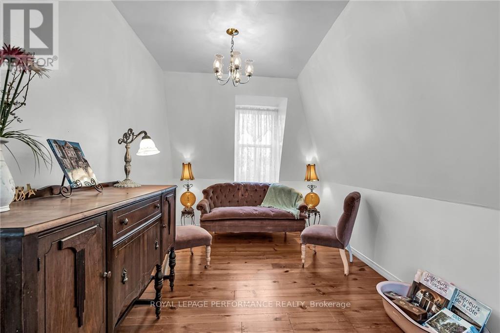 












11 OAK STREET

,
South Glengarry,




Ontario
K0C1N0

