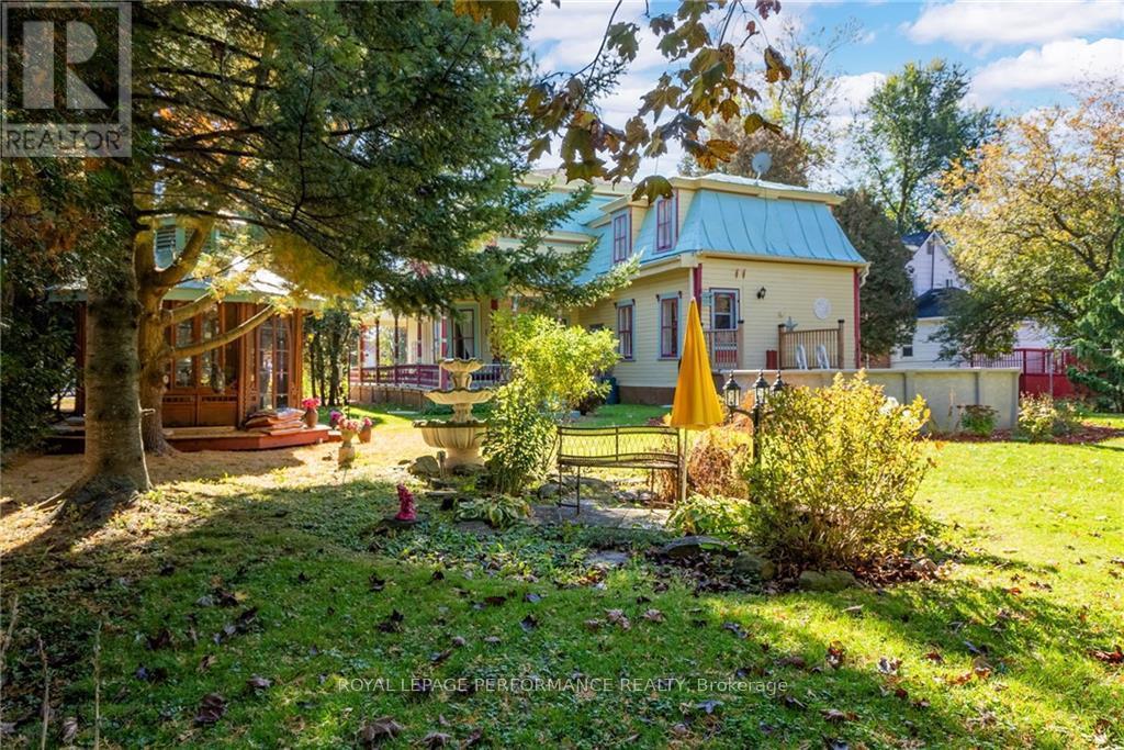 












11 OAK STREET

,
South Glengarry,




Ontario
K0C1N0

