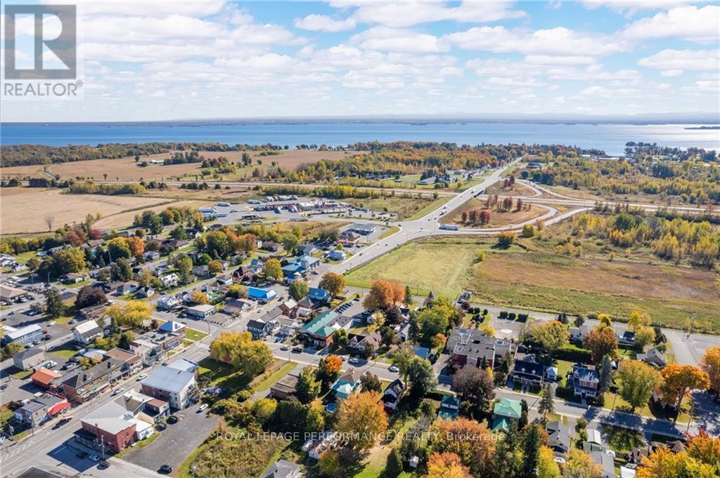 












11 OAK STREET

,
South Glengarry,




Ontario
K0C1N0

