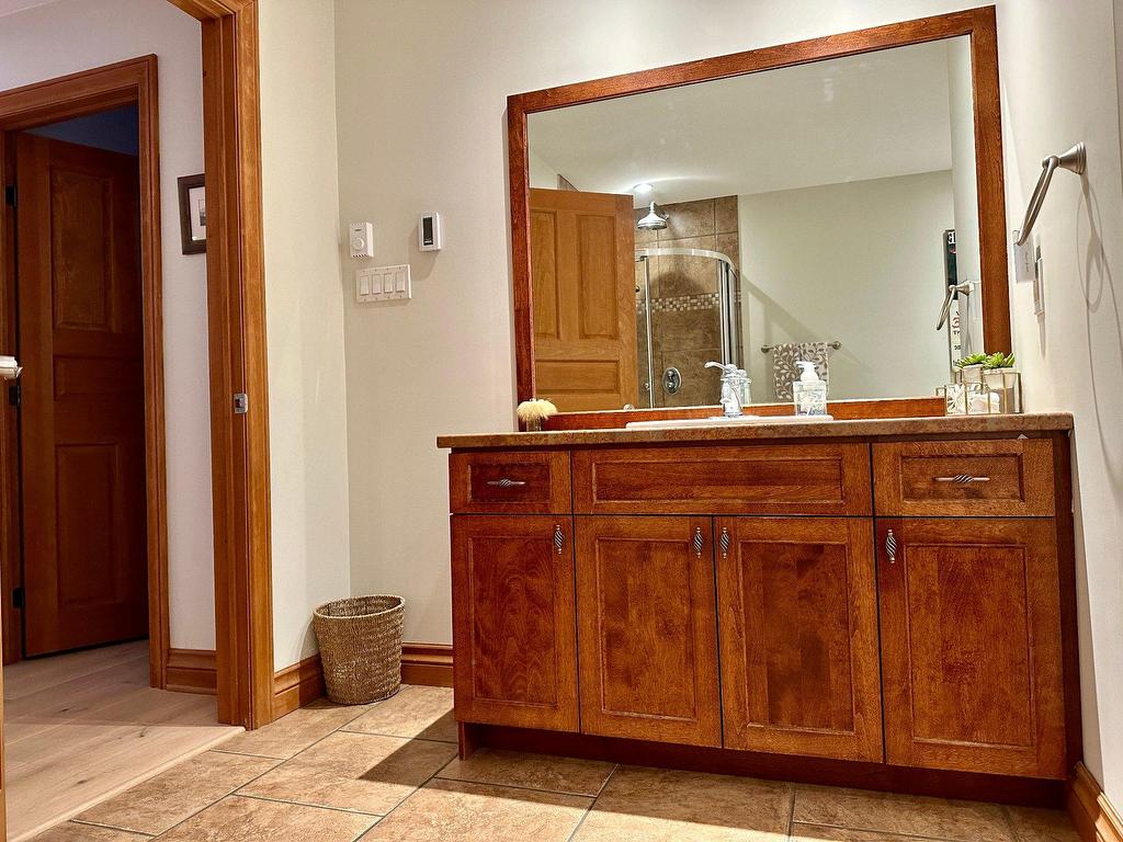 









378


Allée du Sanctuaire

,
Mont-Tremblant,




QC
J8E3L3

