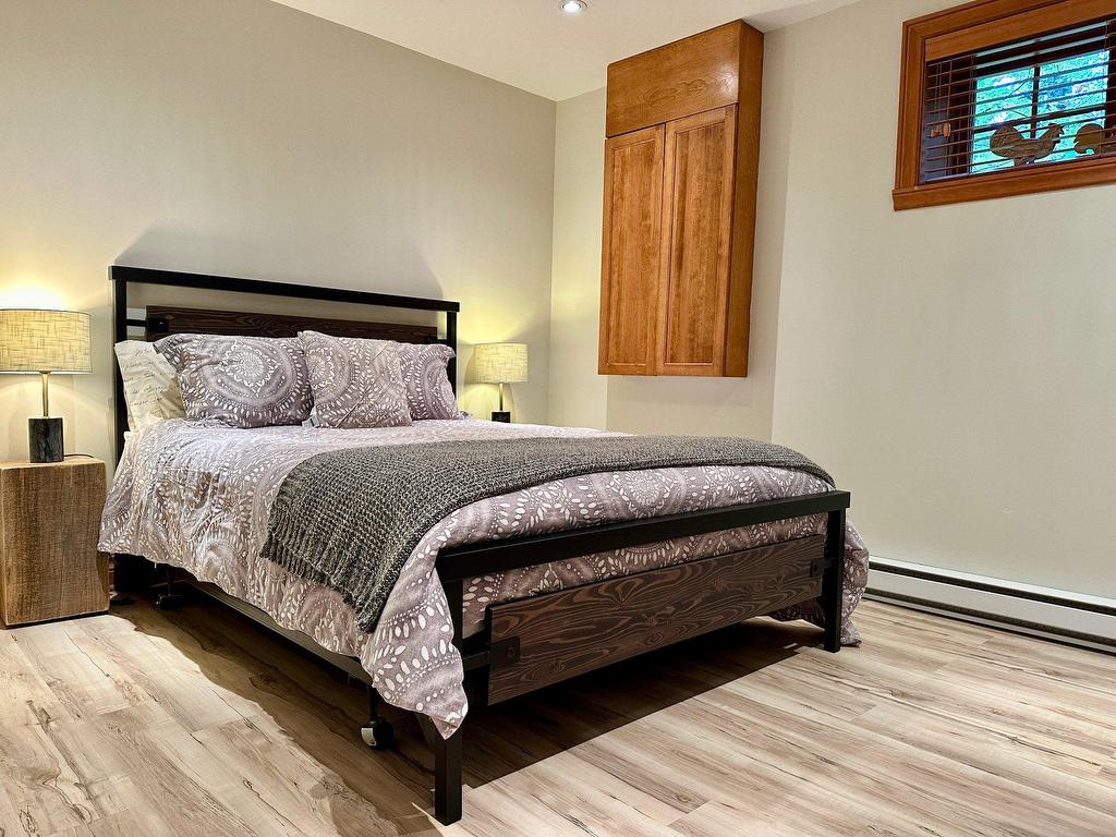 









378


Allée du Sanctuaire

,
Mont-Tremblant,




QC
J8E3L3

