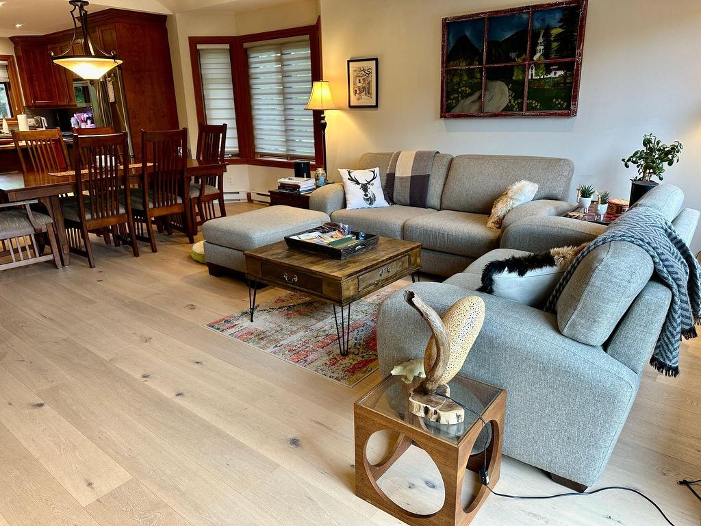 









378


Allée du Sanctuaire

,
Mont-Tremblant,




QC
J8E3L3

