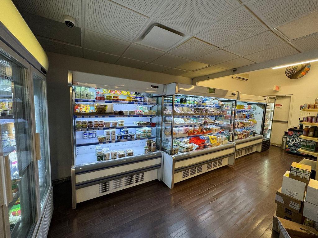 









5768


Rue Sherbrooke O.

,
Montréal (Côte-des-Neiges/Notre-Dame-de-Grâce),




QC
H4A1X1


