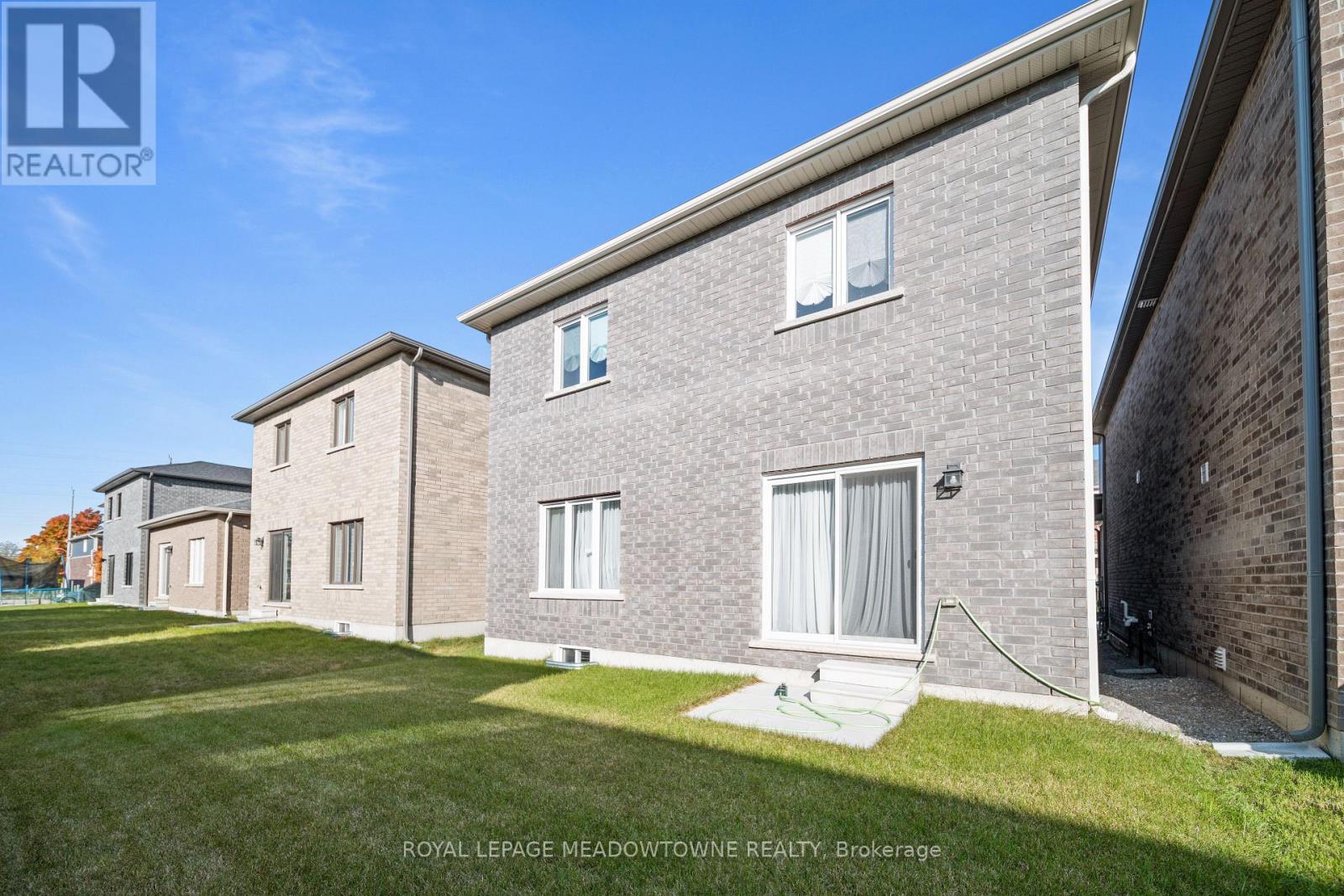 












60 HARVEST CRESCENT

,
Barrie,




Ontario
L9J0T3

