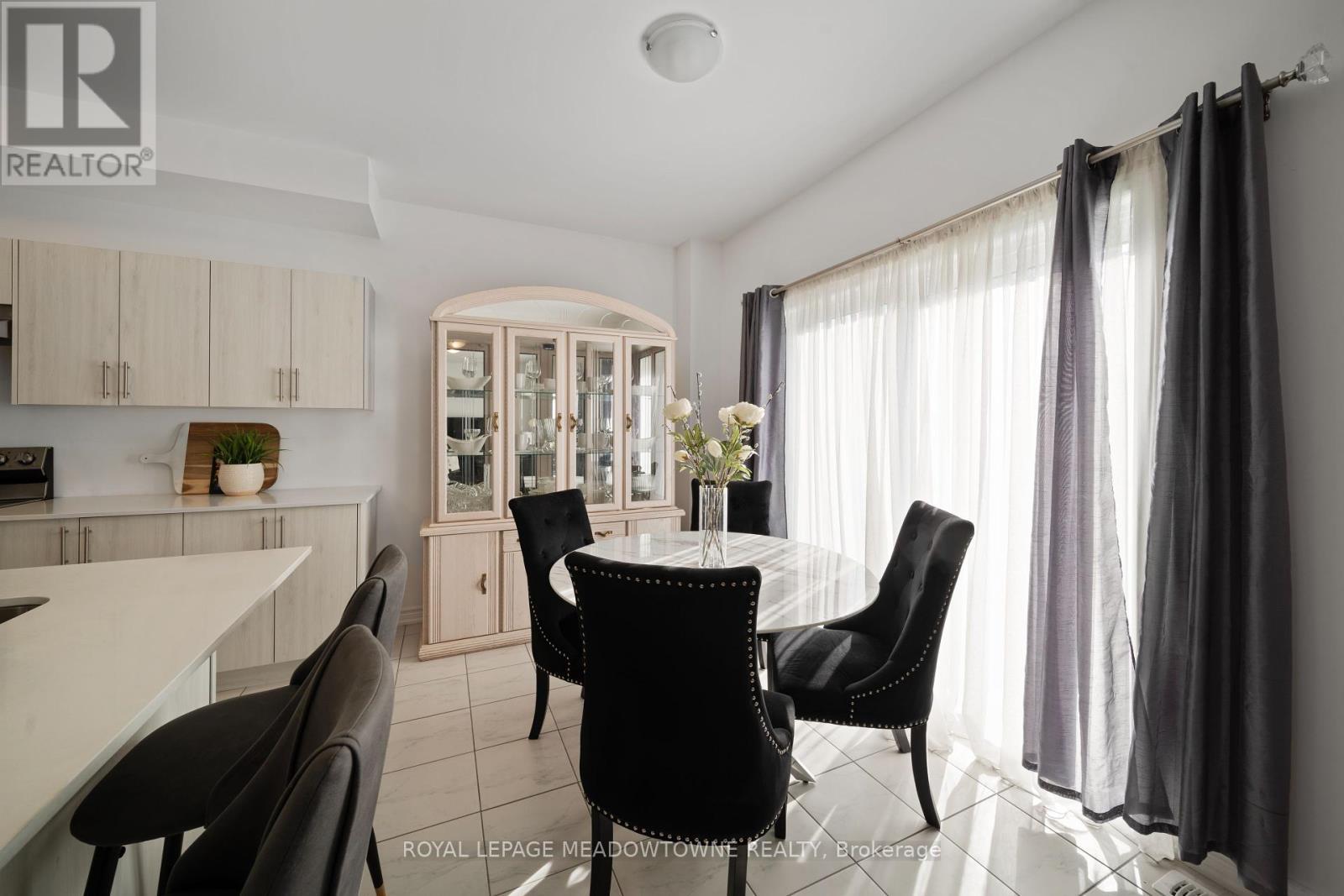 












60 HARVEST CRESCENT

,
Barrie,




Ontario
L9J0T3

