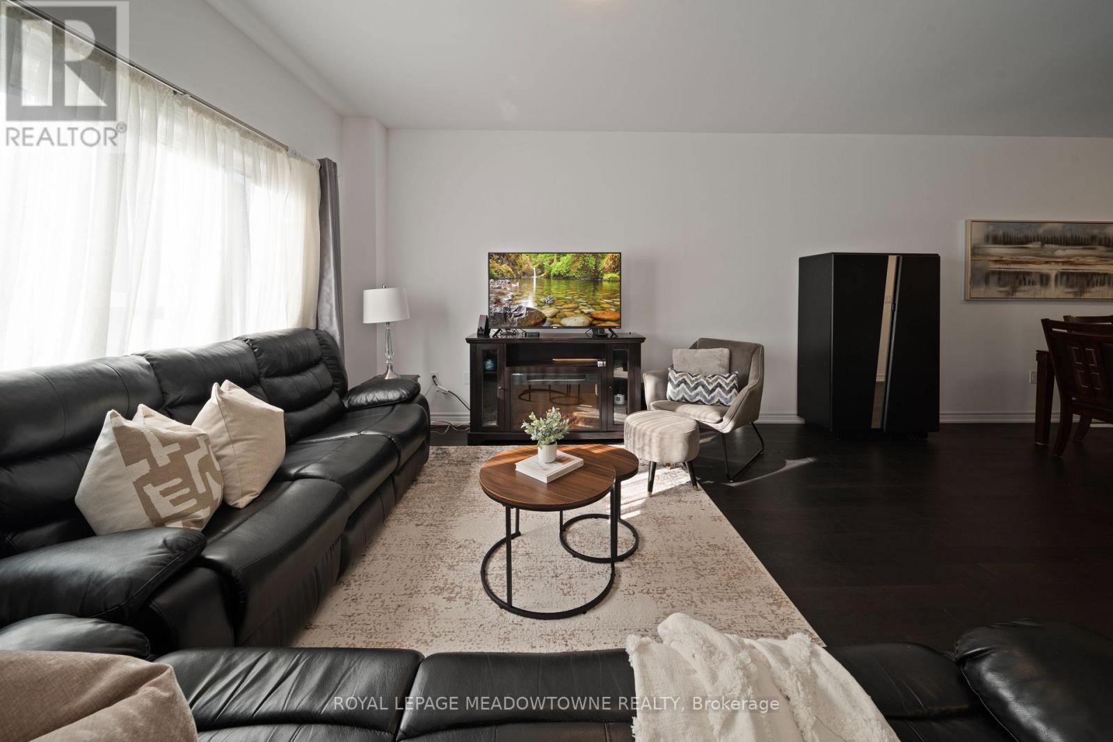 












60 HARVEST CRESCENT

,
Barrie,




Ontario
L9J0T3

