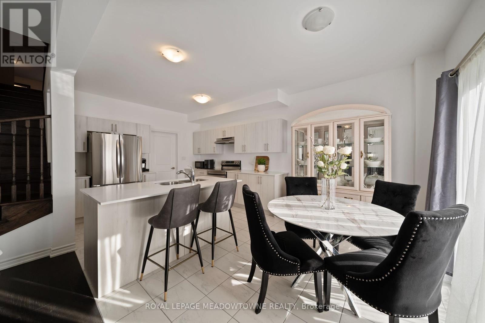 












60 HARVEST CRESCENT

,
Barrie,




Ontario
L9J0T3

