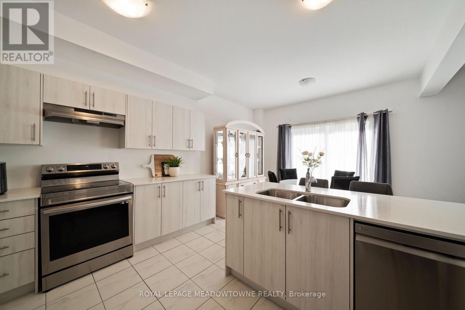 












60 HARVEST CRESCENT

,
Barrie,




Ontario
L9J0T3

