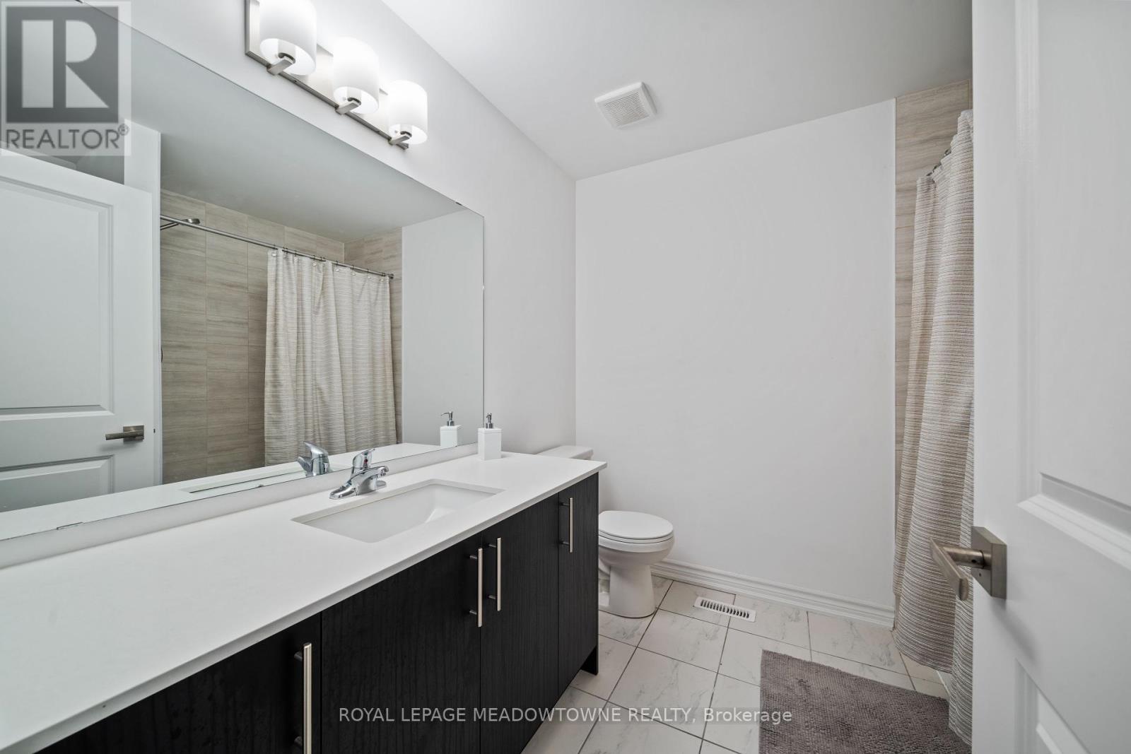 












60 HARVEST CRESCENT

,
Barrie,




Ontario
L9J0T3

