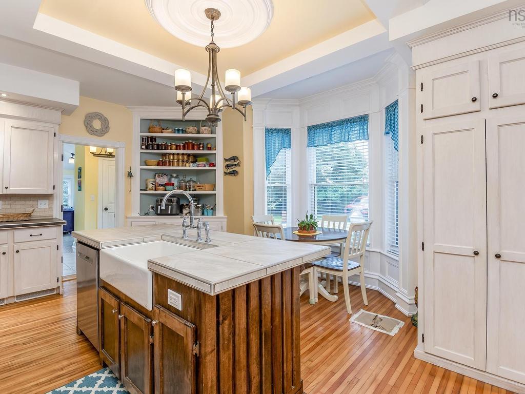 












76 Montague Row

,
Digby,




NS
B0V 1A0

