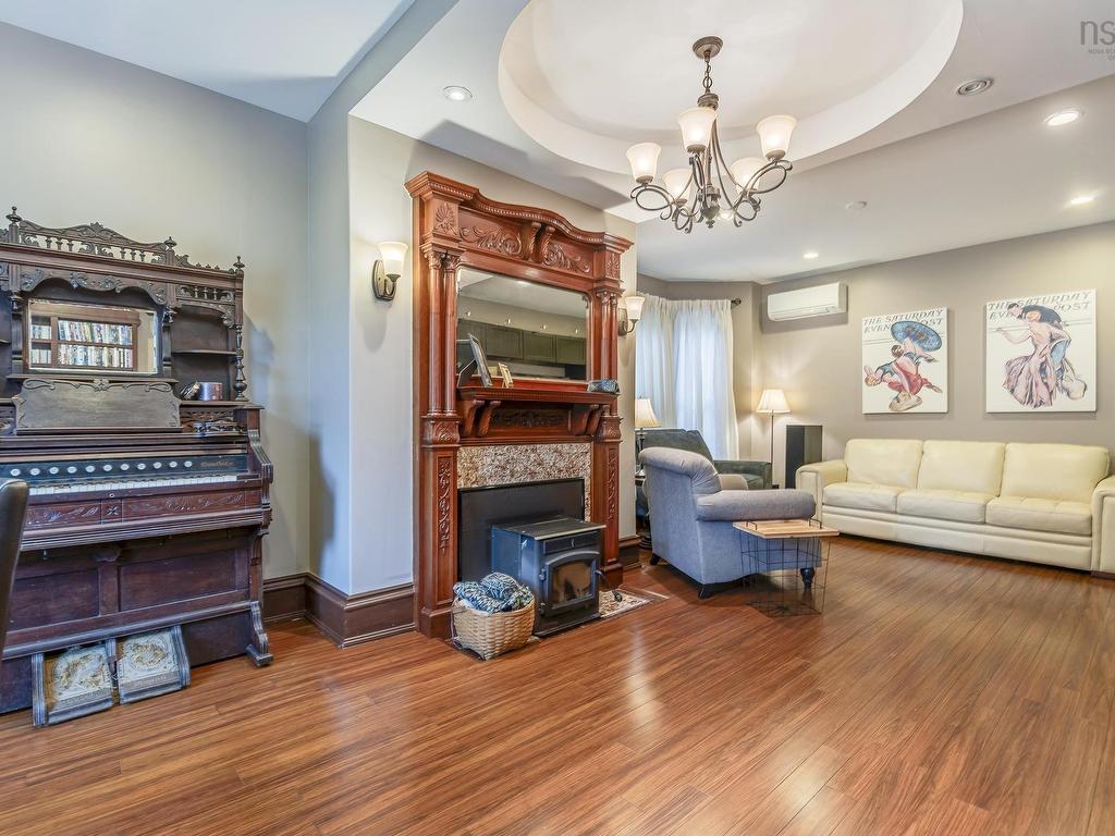 












76 Montague Row

,
Digby,




NS
B0V 1A0

