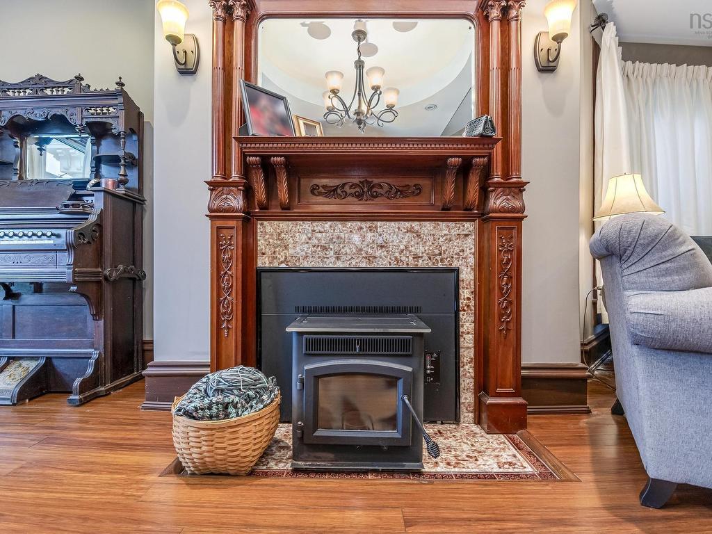 












76 Montague Row

,
Digby,




NS
B0V 1A0

