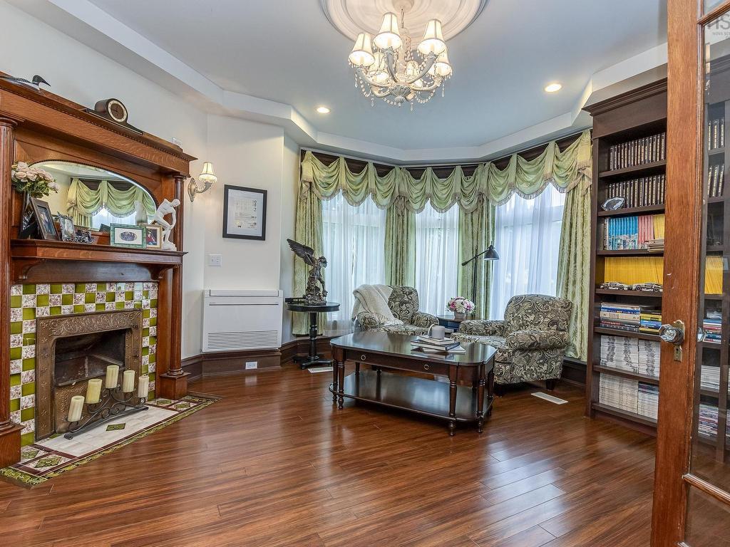 












76 Montague Row

,
Digby,




NS
B0V 1A0

