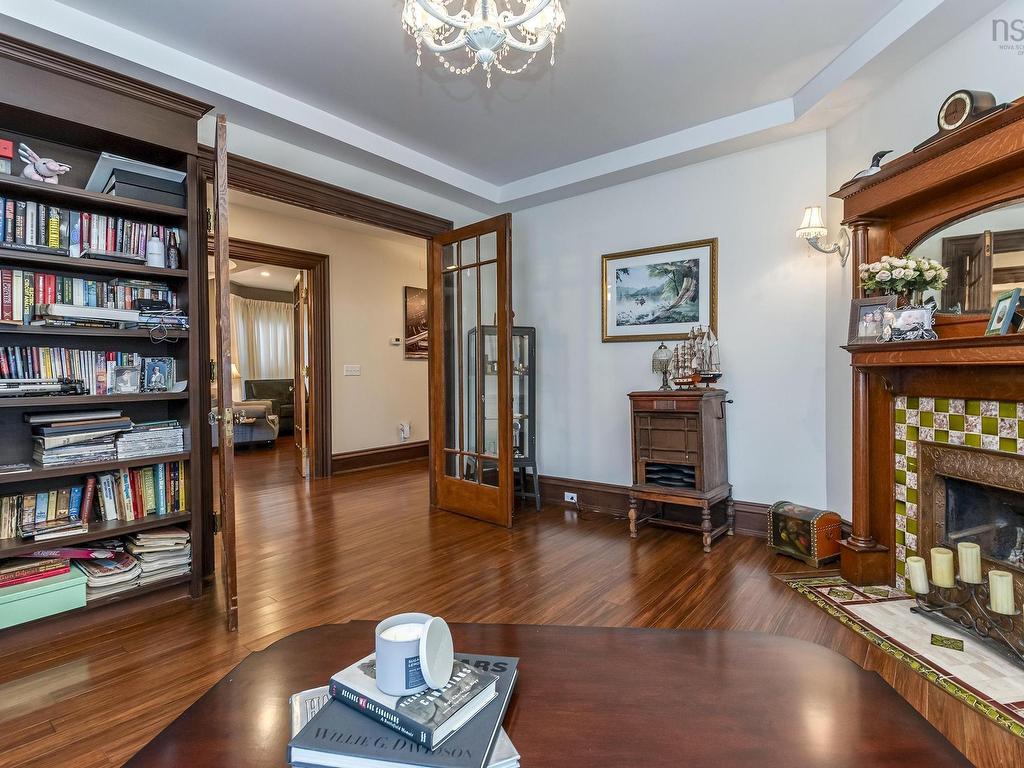 












76 Montague Row

,
Digby,




NS
B0V 1A0

