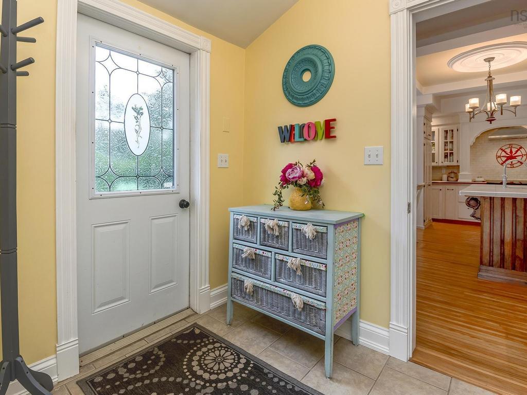












76 Montague Row

,
Digby,




NS
B0V 1A0


