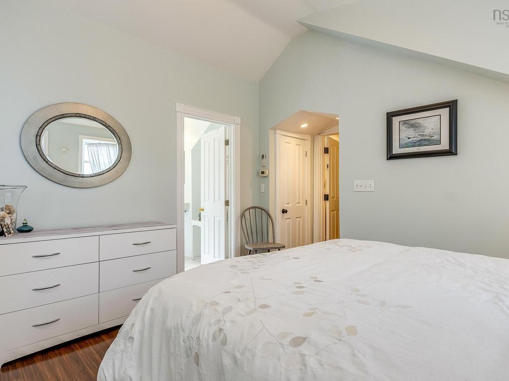 












76 Montague Row

,
Digby,




NS
B0V 1A0

