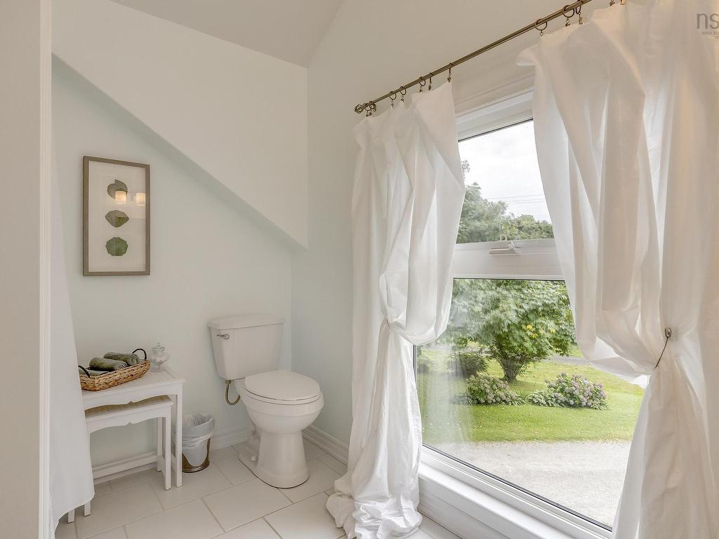 












76 Montague Row

,
Digby,




NS
B0V 1A0

