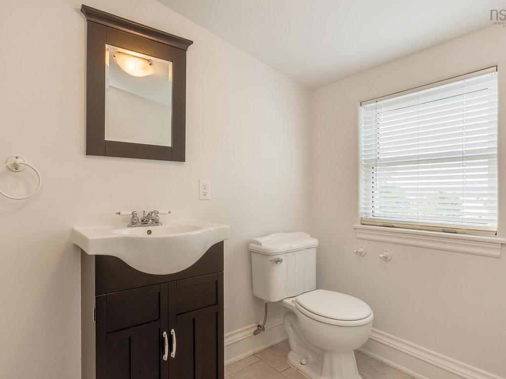 












76 Montague Row

,
Digby,




NS
B0V 1A0

