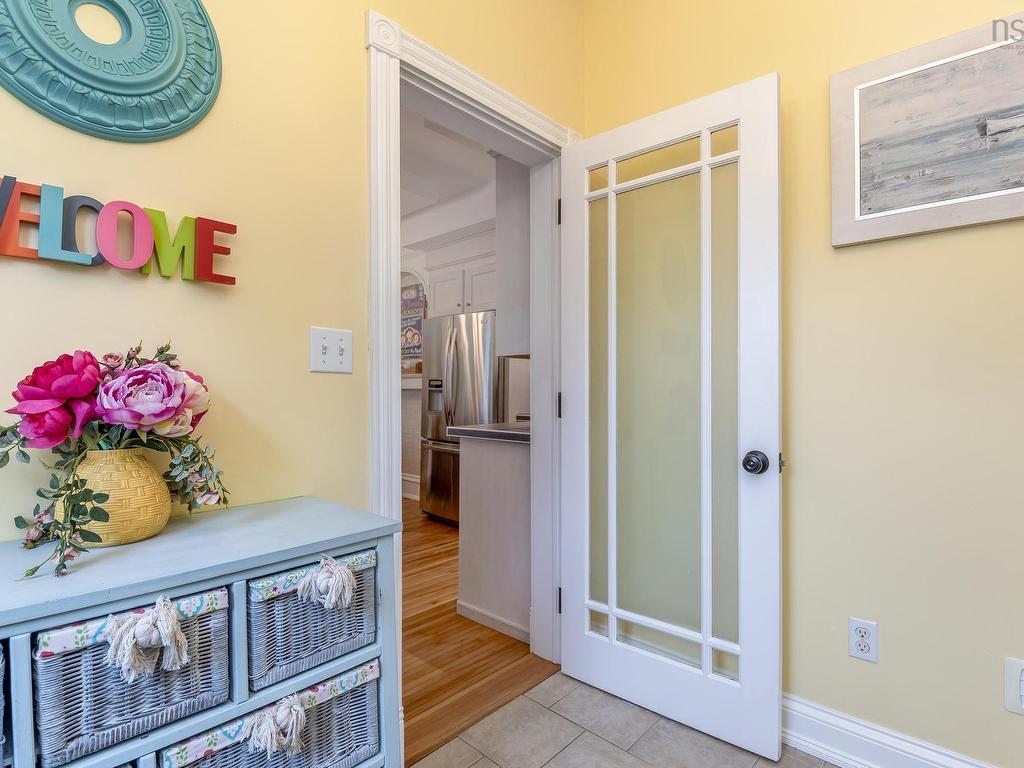 












76 Montague Row

,
Digby,




NS
B0V 1A0

