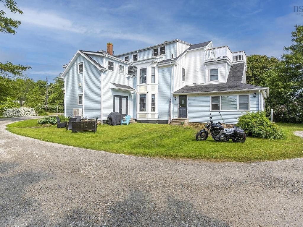 












76 Montague Row

,
Digby,




NS
B0V 1A0

