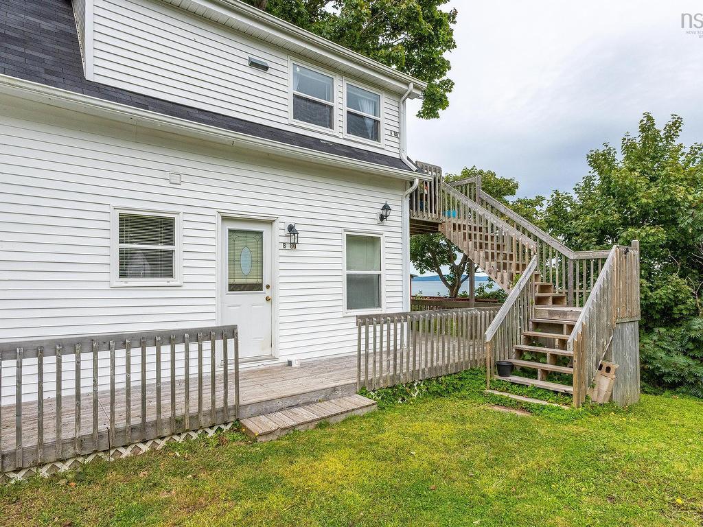 












76 Montague Row

,
Digby,




NS
B0V 1A0

