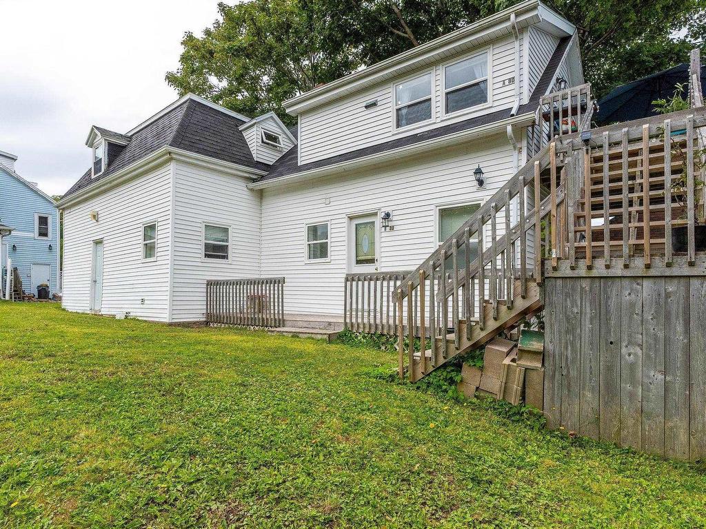 












76 Montague Row

,
Digby,




NS
B0V 1A0

