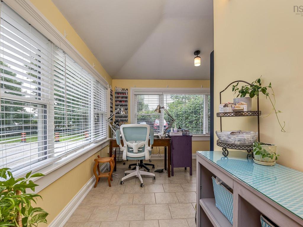 












76 Montague Row

,
Digby,




NS
B0V 1A0

