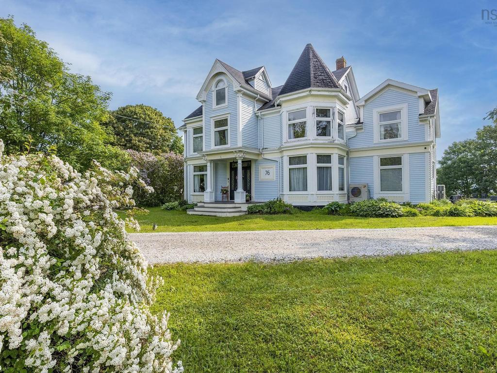 












76 Montague Row

,
Digby,




NS
B0V 1A0

