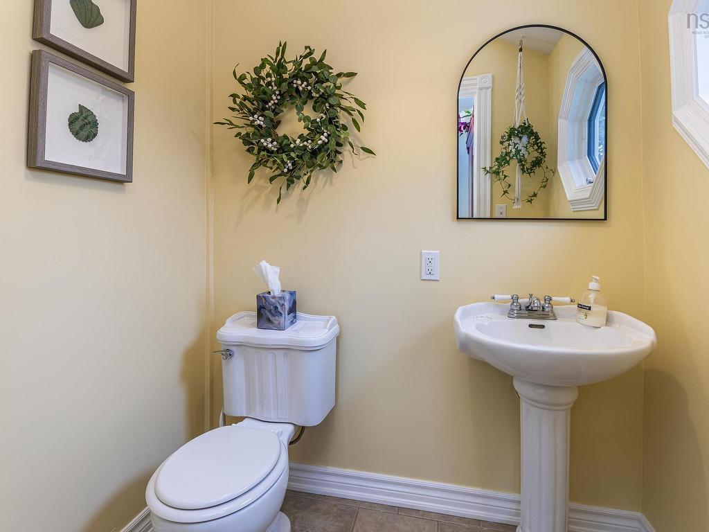 












76 Montague Row

,
Digby,




NS
B0V 1A0

