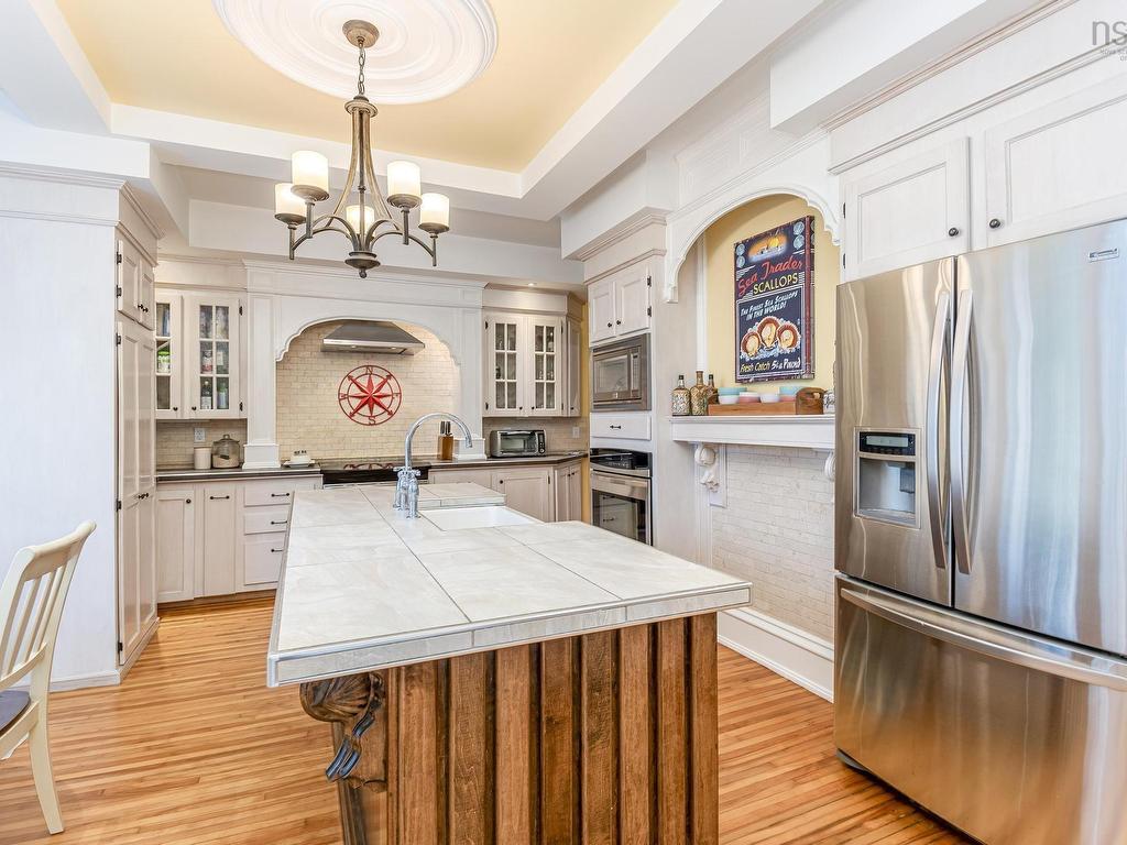 












76 Montague Row

,
Digby,




NS
B0V 1A0

